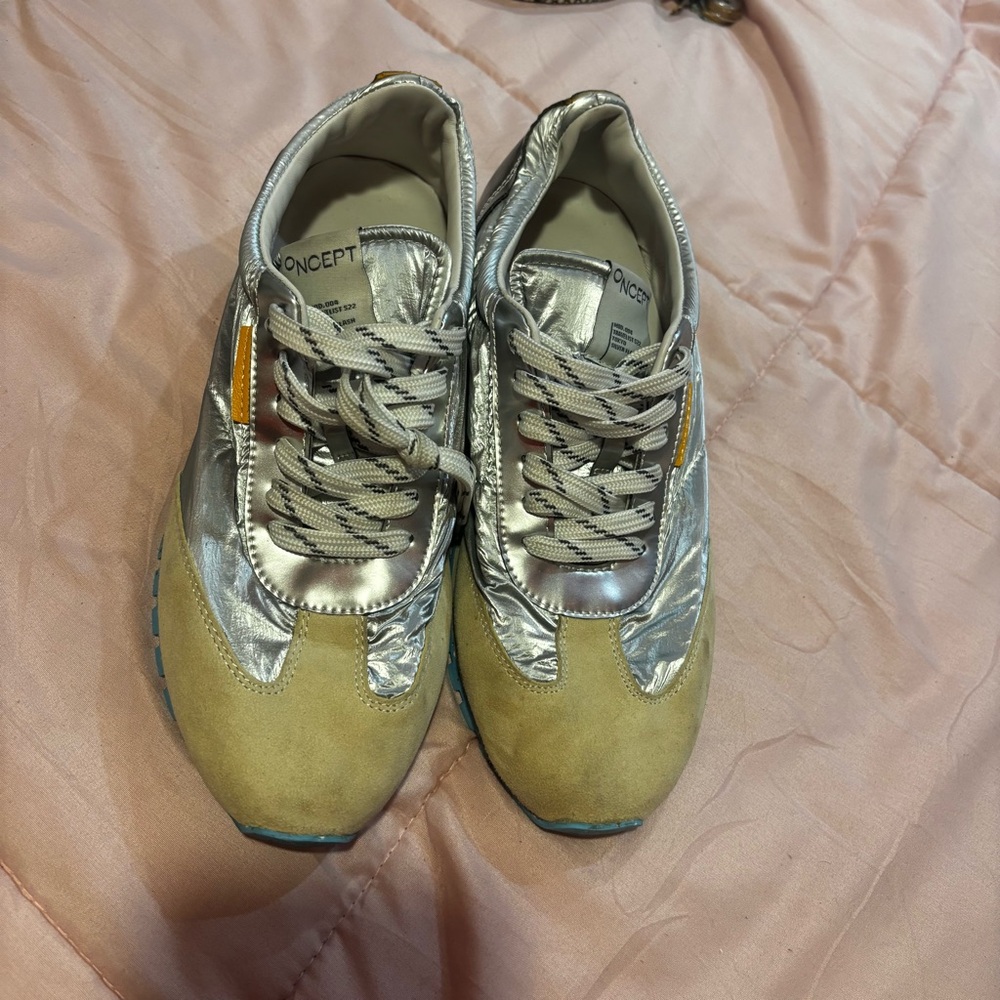 Onecept Osaka  sneakers sz 8